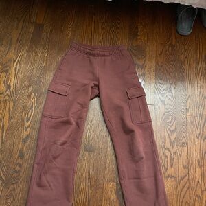Aritzia Wide Leg Cargo Pants in Maroon